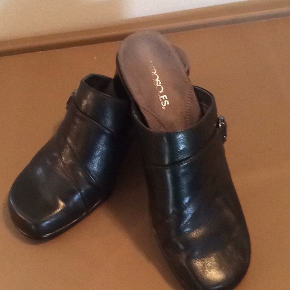 AEROSOLES Shoes - Women’s Aresoles Black Clogs Size 8M. MINT!